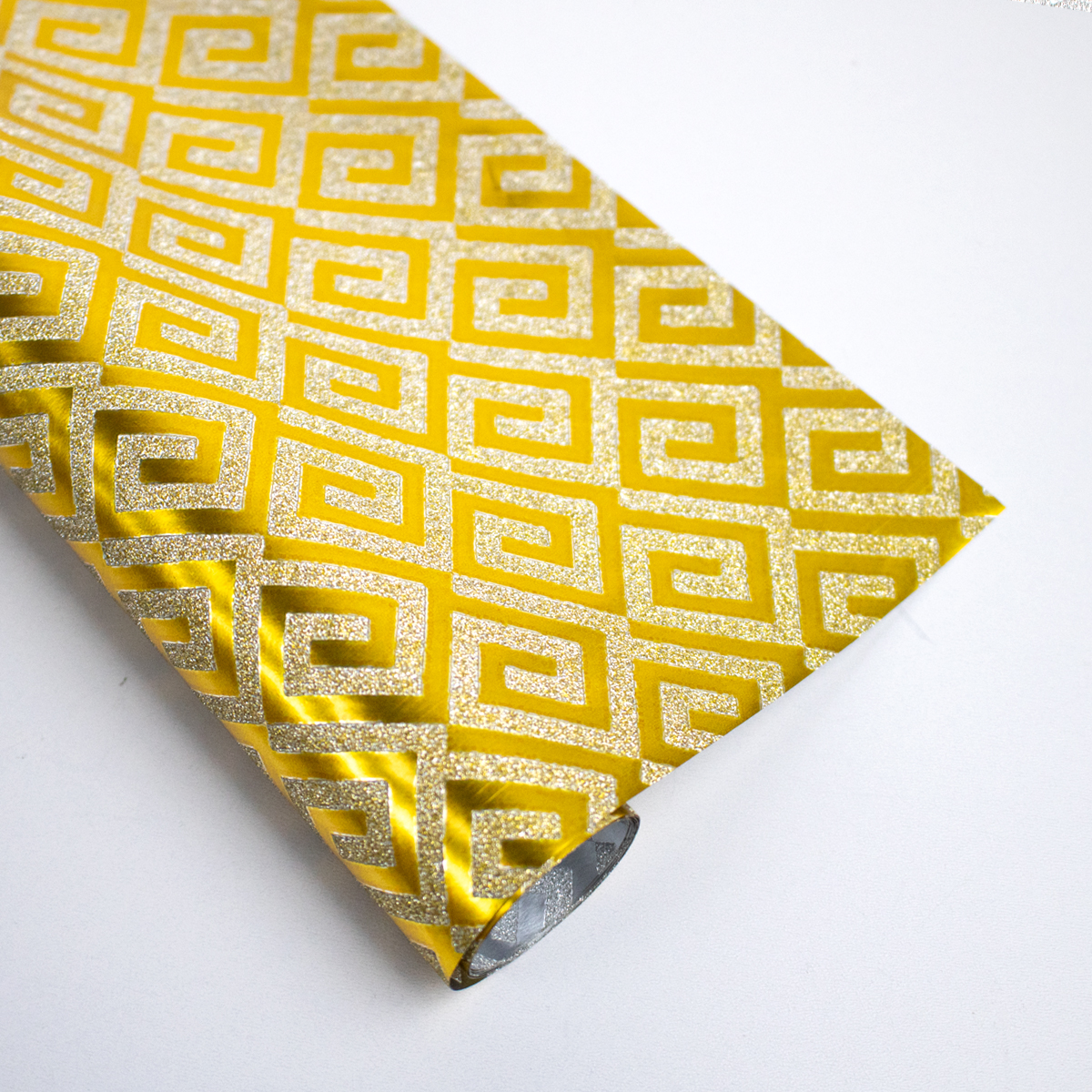 Papel de regalo 3D con diseño de mosaicos dorado geométricos