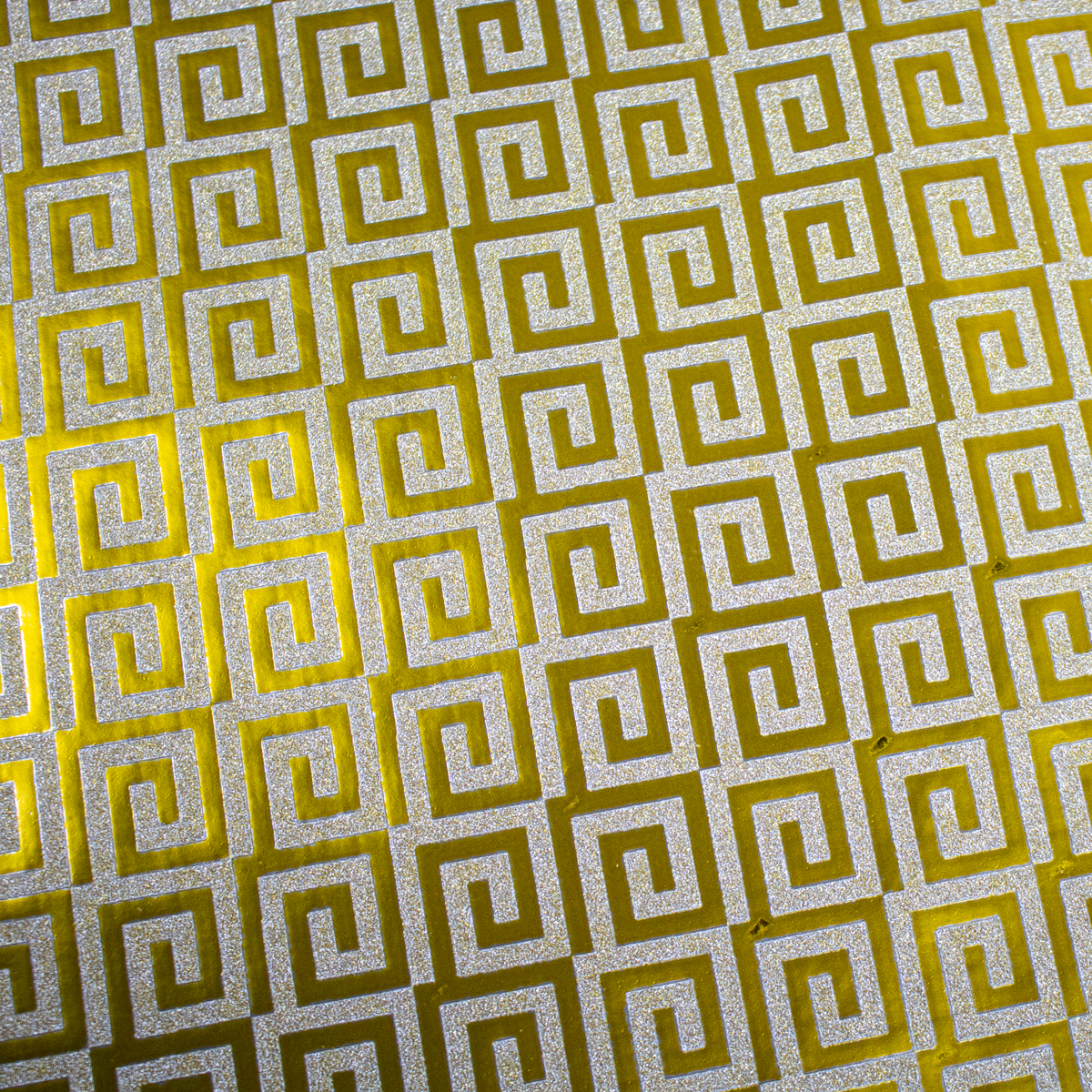 Papel de regalo 3D con diseño de mosaicos dorado geométricos