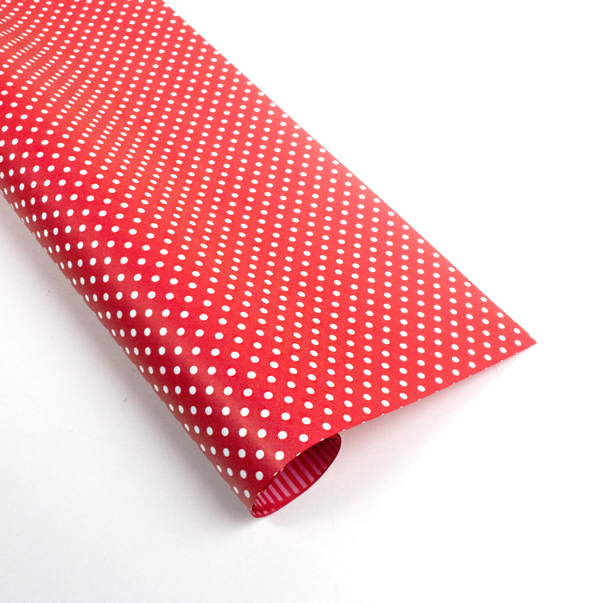 Papel de regalo punteado rojo