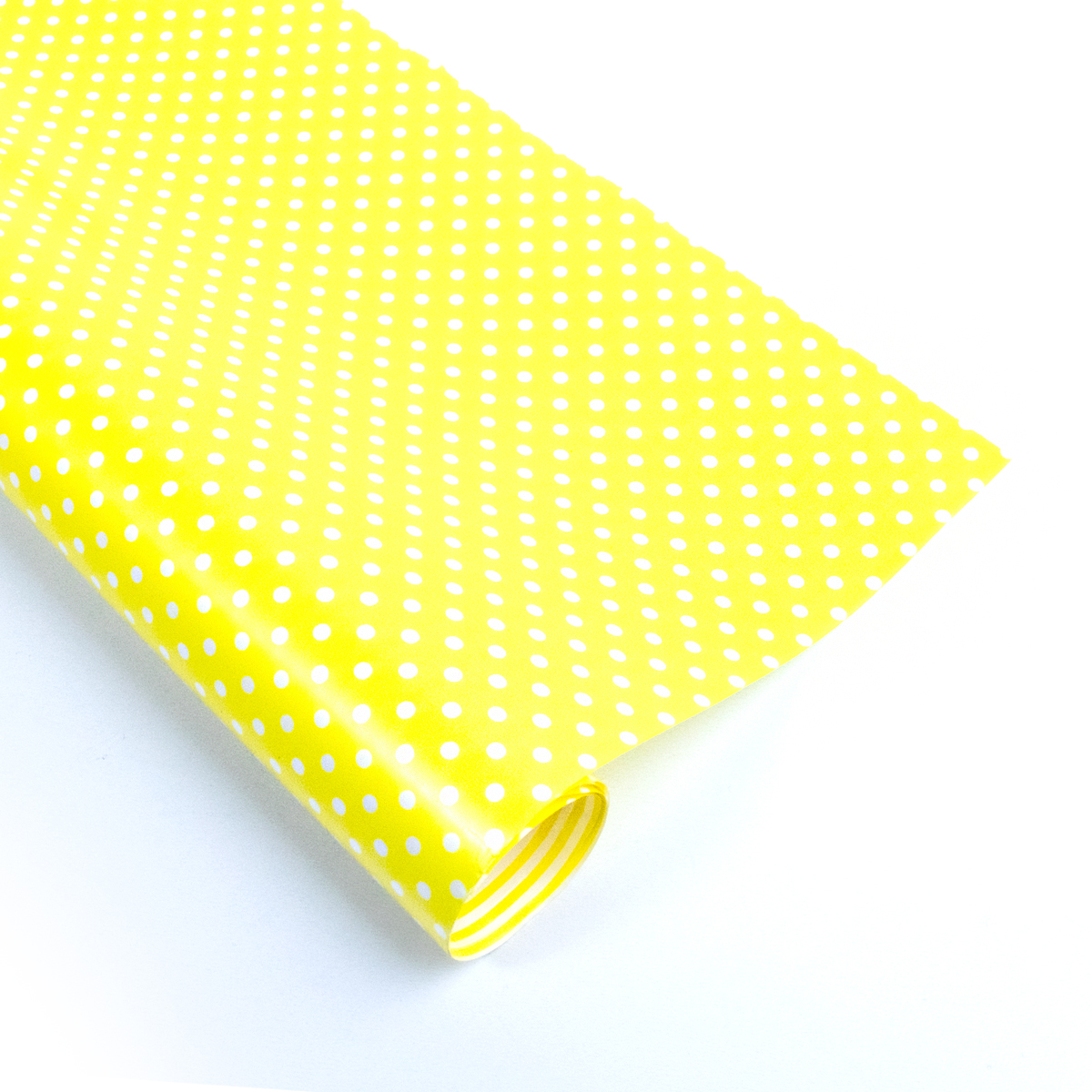 Papel de regalo punteado amarillo