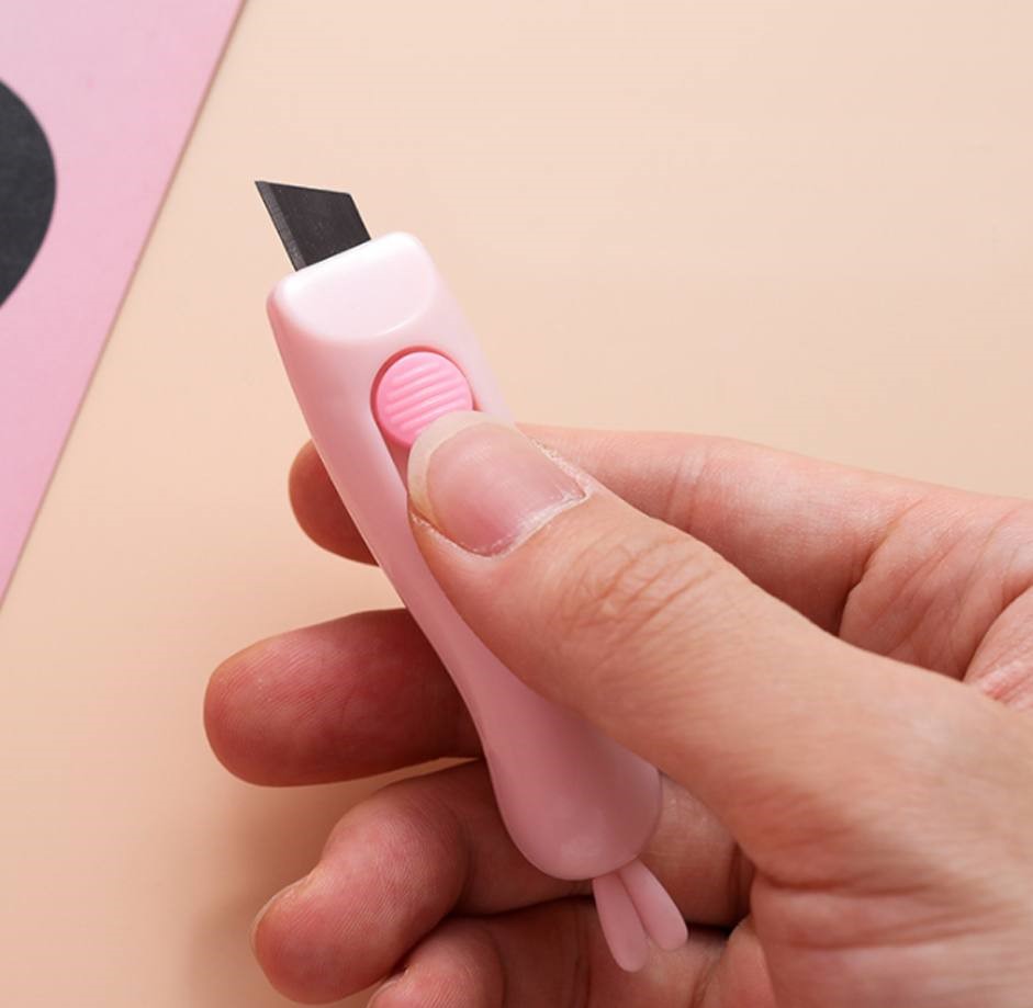 Mini Cutter Kawaii (Estilete) en Forma de Conejito Largo OL-102