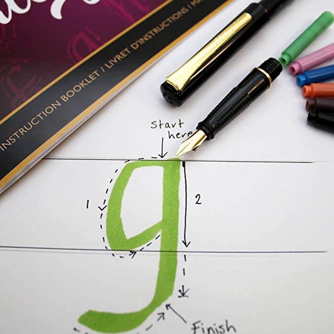 Juego de lápices de caligrafía Mont Marte con bolígrafo, cartuchos de tinta, folleto de introducción y libro de ejercicios - 26 piezas MMCA0006